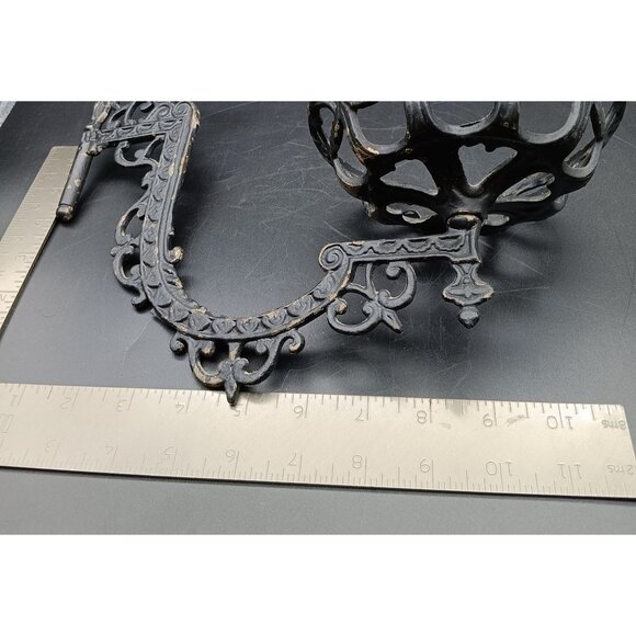 Antique Cast Iron Wall-Mounted Oil Lamp Holder With Heart Motif Design - Picture 4 of 5